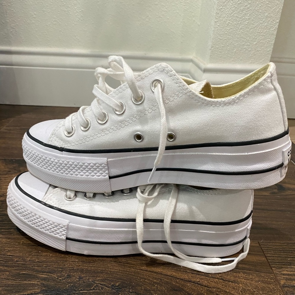 Converse platform sneaker size 6